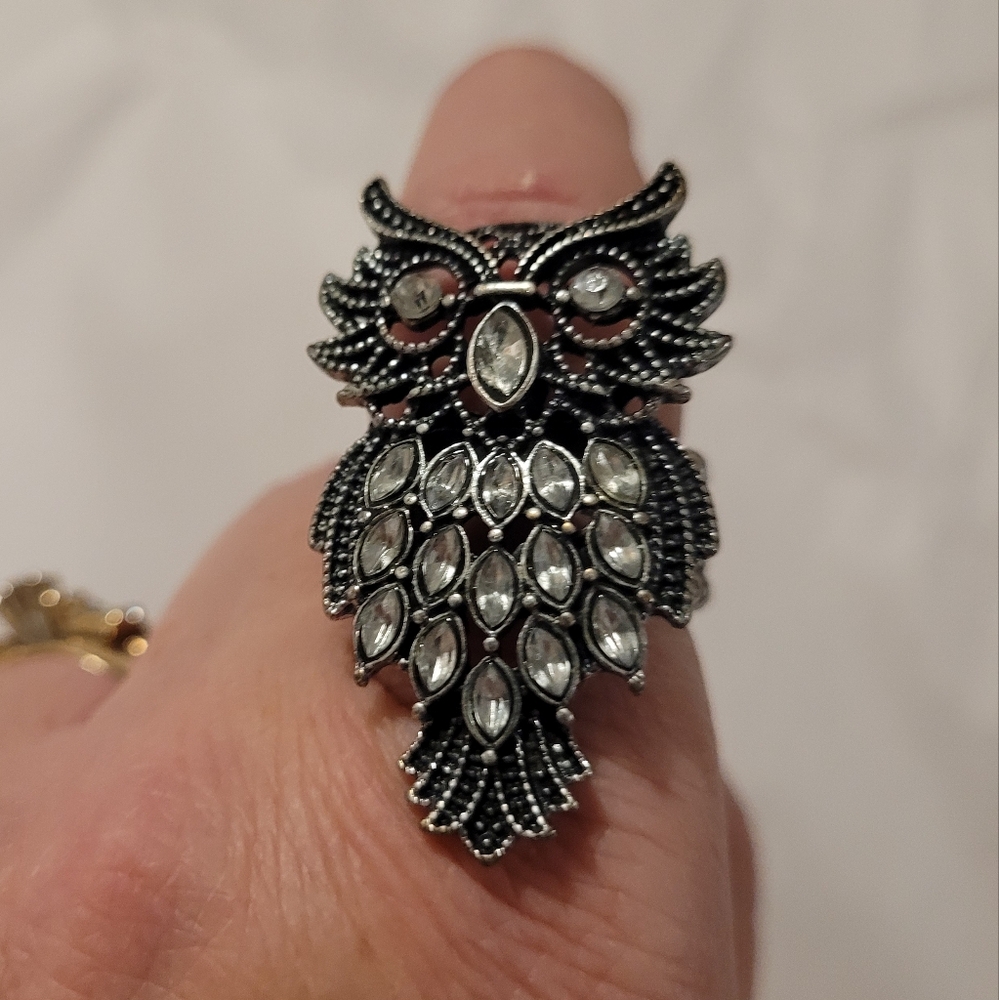Silver & Rhinestone Owl Statement Ring | Stretch Band | OSFM | Vintage-inspired
